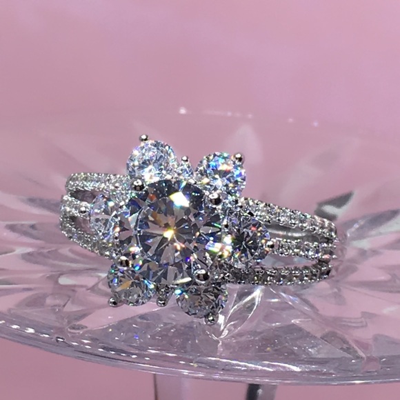 18k white gold diamond halo engagement bridal ring - Picture 6 of 8